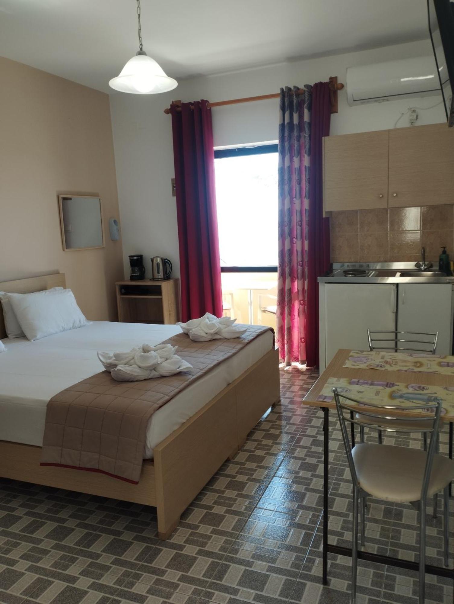 Soula Apartments & Studios Palaiochora Zewnętrze zdjęcie